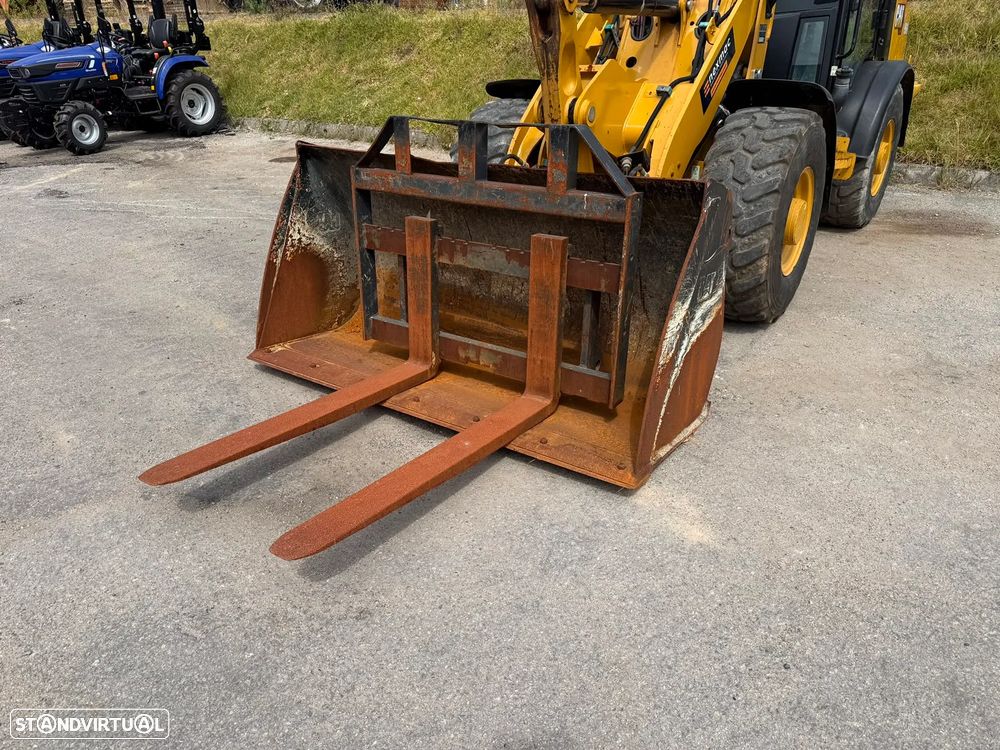 Caterpillar 906M - 10