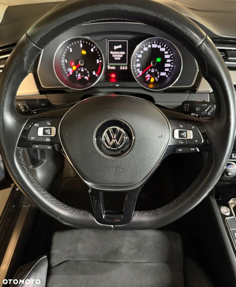 Volkswagen Passat 2.0 TDI SCR DSG Highline - 9