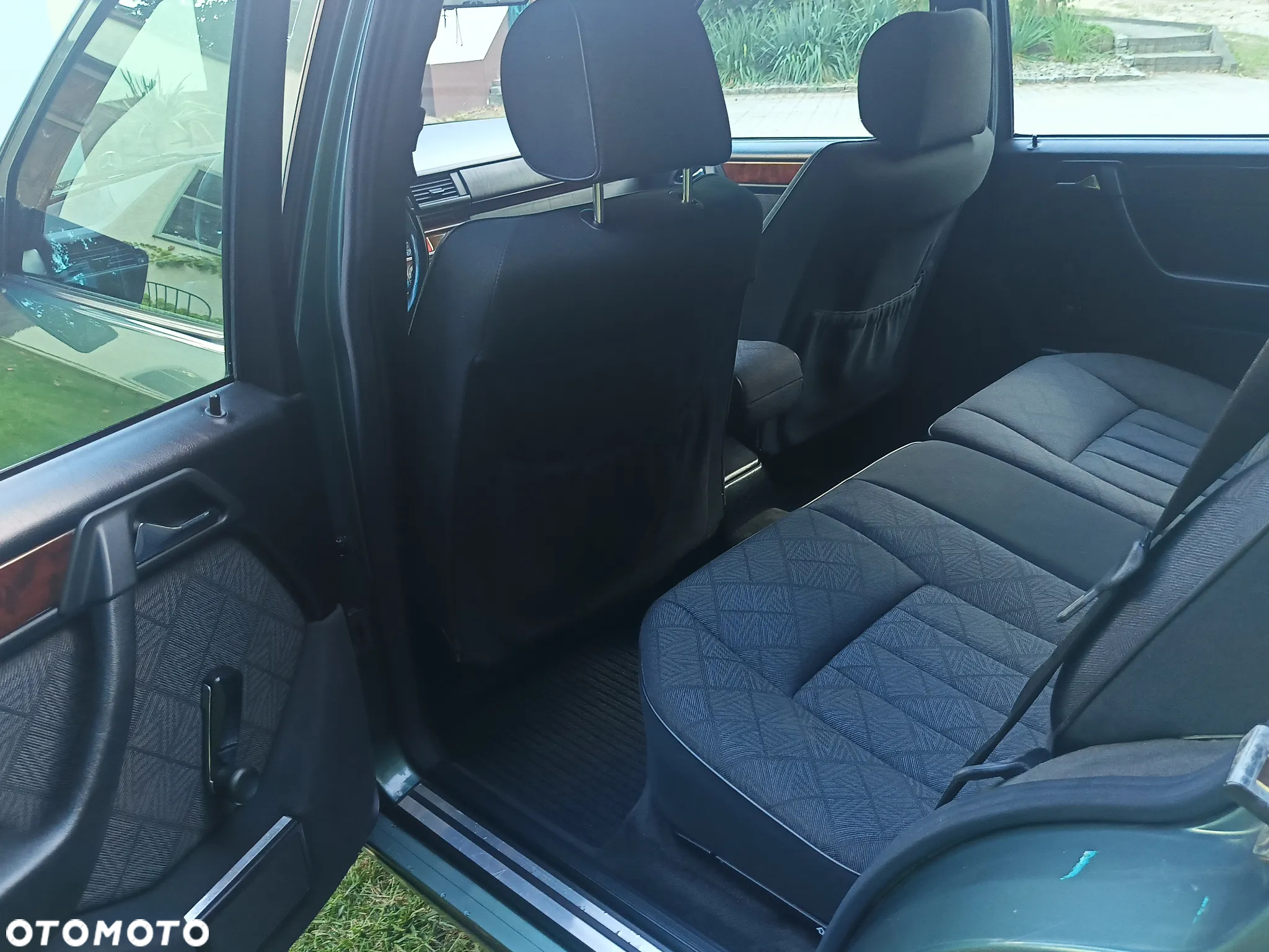 Mercedes-Benz Klasa E 300 4-Matic - 15