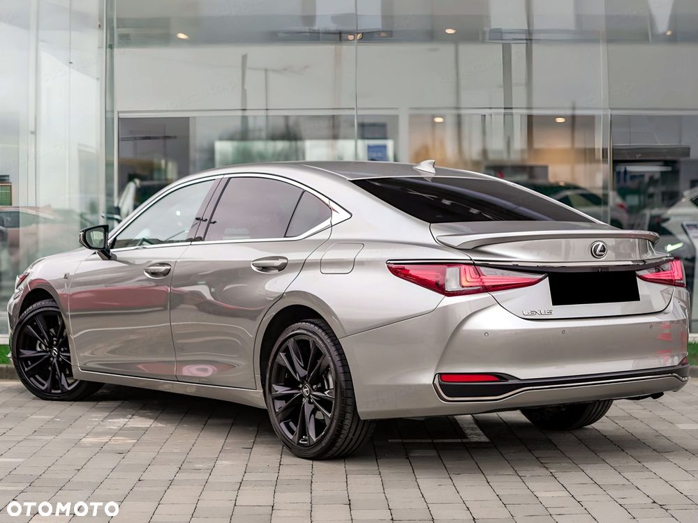 Lexus ES 300h F Sport Design - 6