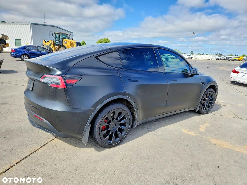 Tesla Model Y Premium Long Range Dual Motor AWD - 4