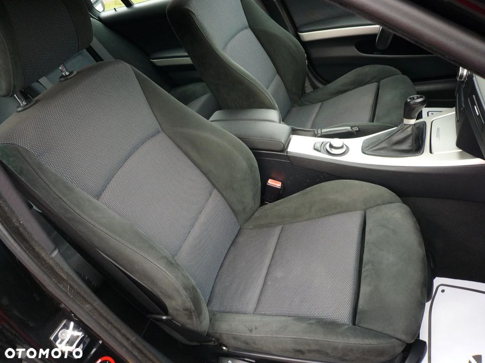 BMW Seria 3 325i xDrive - 33