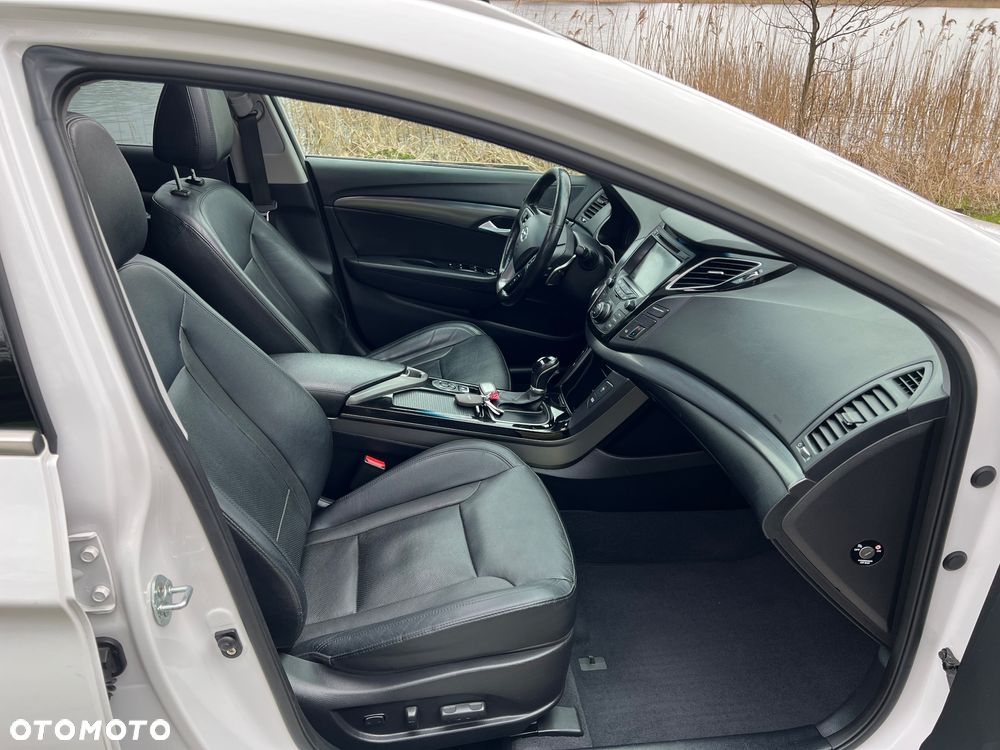 Hyundai i40 Kombi 1.7 CRDi DCT Premium - 11