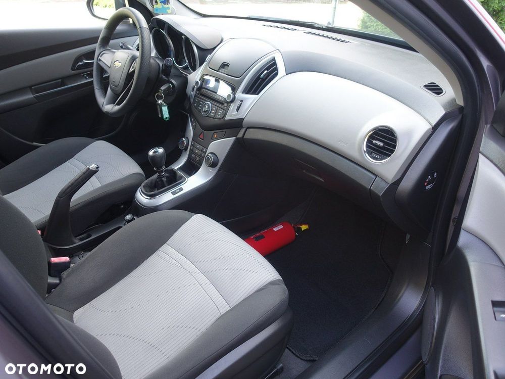Chevrolet Cruze 1.6 LT - 10
