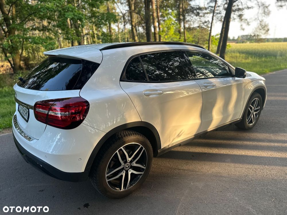 Mercedes-Benz GLA 180 7G-DCT Urban - 9