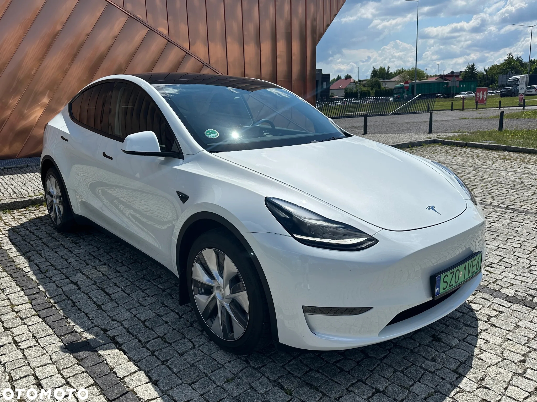 Tesla Y Long Range AWD - 3