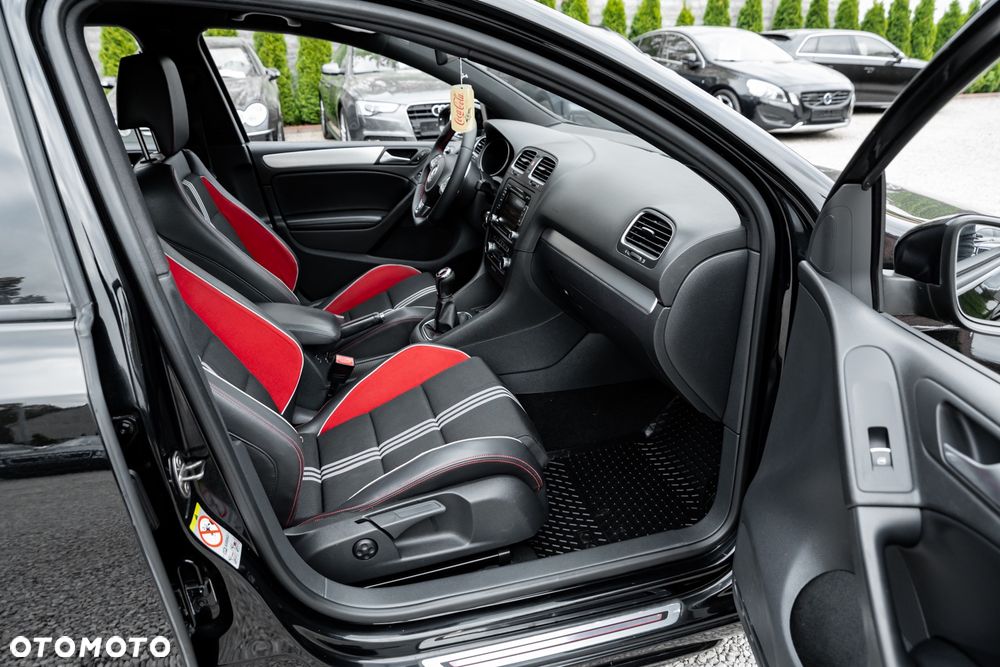 Volkswagen Golf 2.0 GTI adidas - 36
