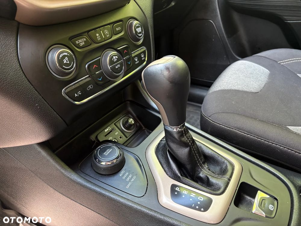 Jeep Cherokee 2.0 MJD Active Drive I Longitude - 27