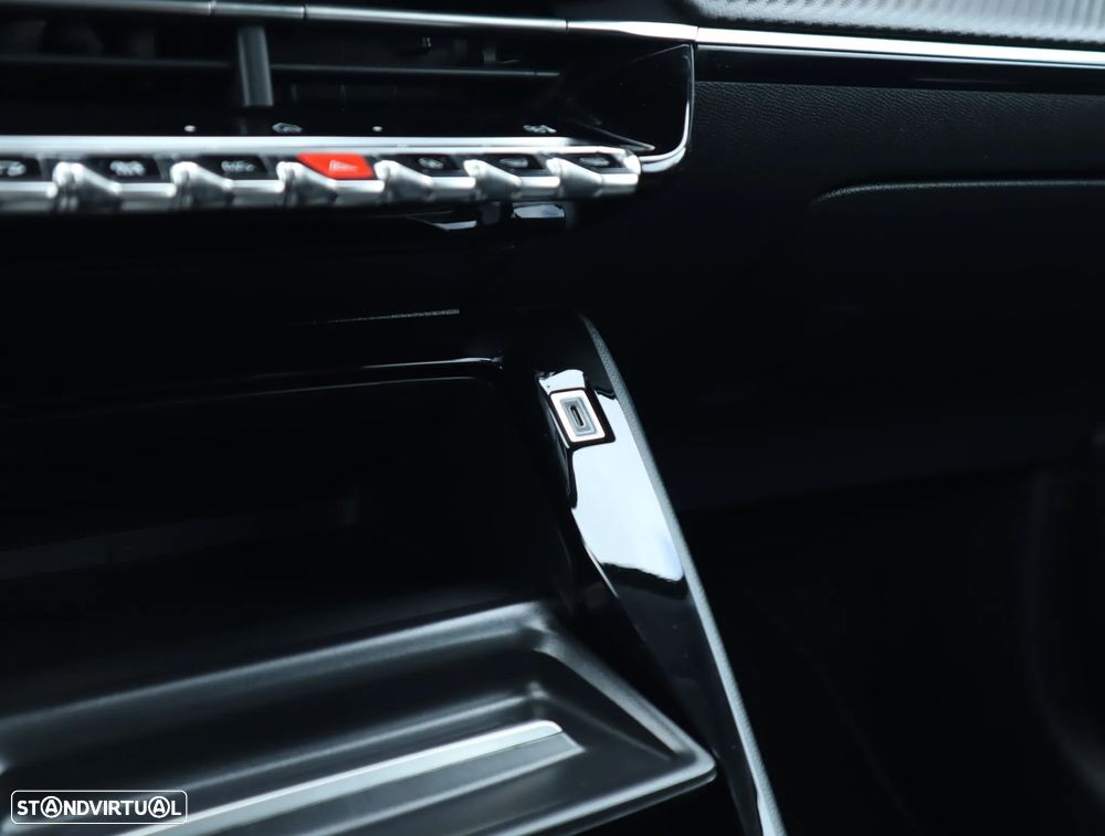 Peugeot 208 1.2 Hybrid Allure e-DCS6 - 45