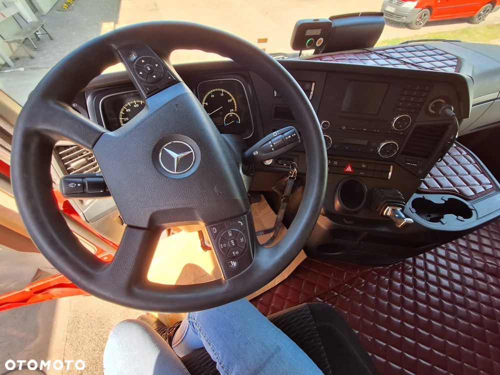 Mercedes-Benz ACTROS - 8