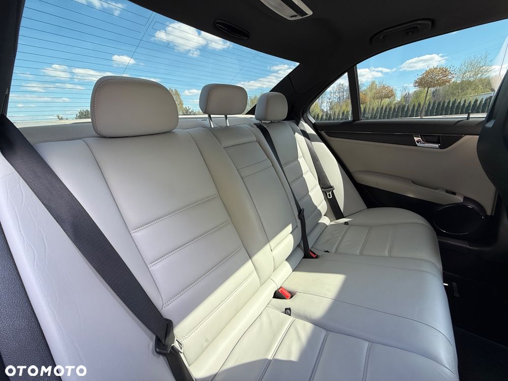 Mercedes-Benz Klasa C 63 AMG 7G-TRONIC SPORT EDITION - 37