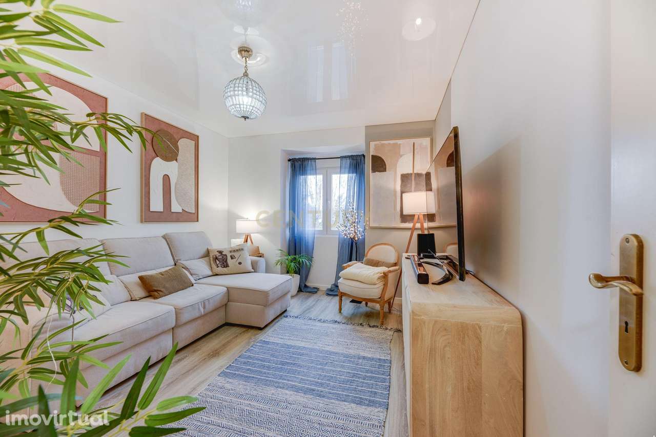 Apartamento T2 Renovado no Coração da Portela de Sintra - Grande imagem: 3/26