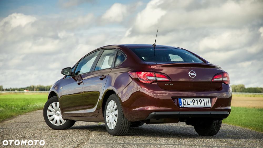 Opel Astra 1.6 Business EU6 - 11