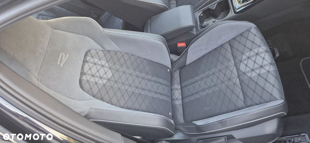 Volkswagen Golf 2.0 TDI SCR DSG R-Line - 12