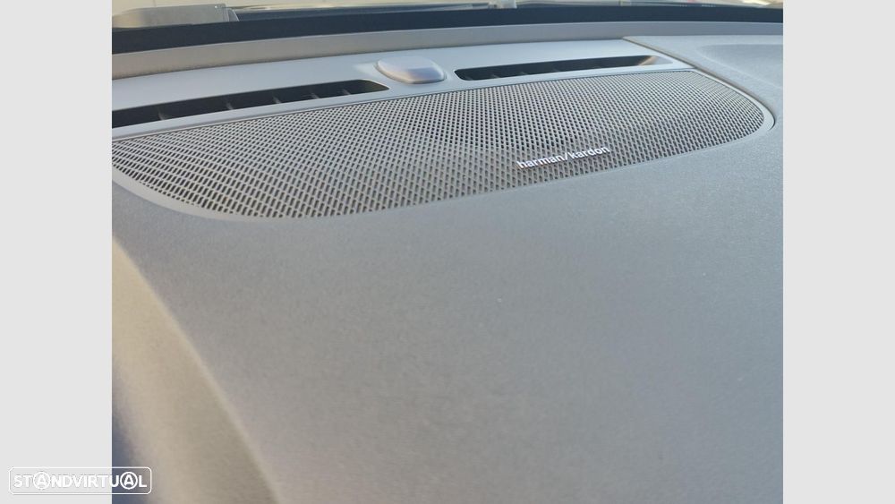 Volvo XC 40 2.0 B3 Black Edition - 19