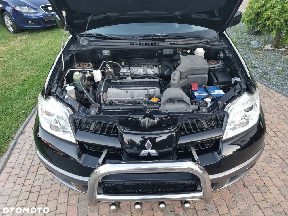 Mitsubishi Outlander 2.0 Intense DAKAR - 9