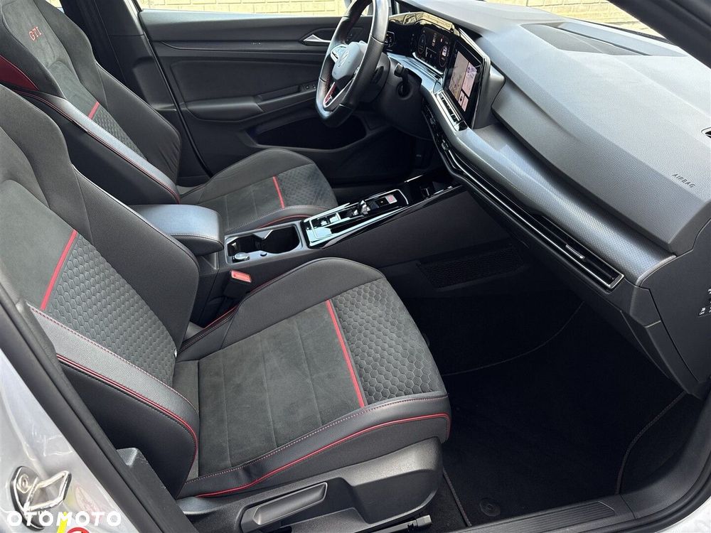 Volkswagen Golf - 8