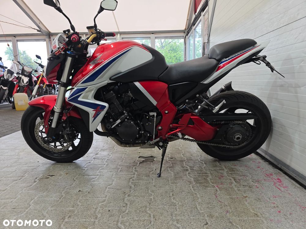 Honda CB - 12