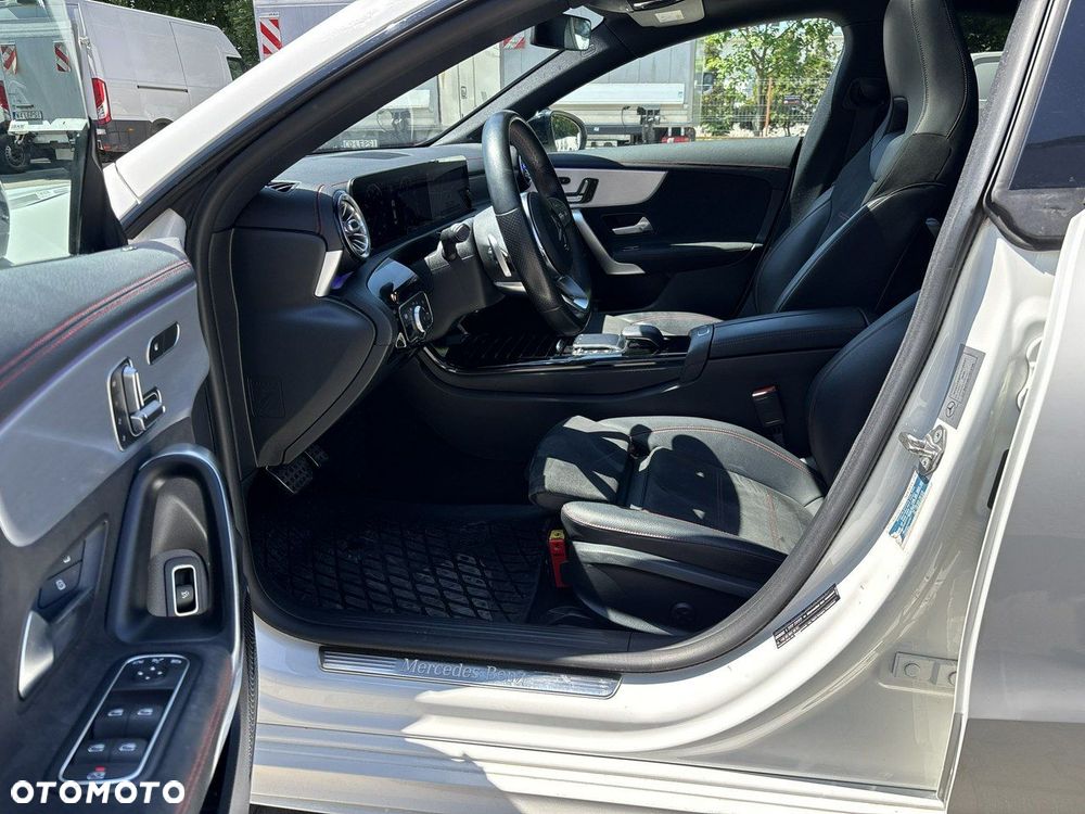 Mercedes-Benz CLA 200 mHEV AMG Line 7G-DCT - 11