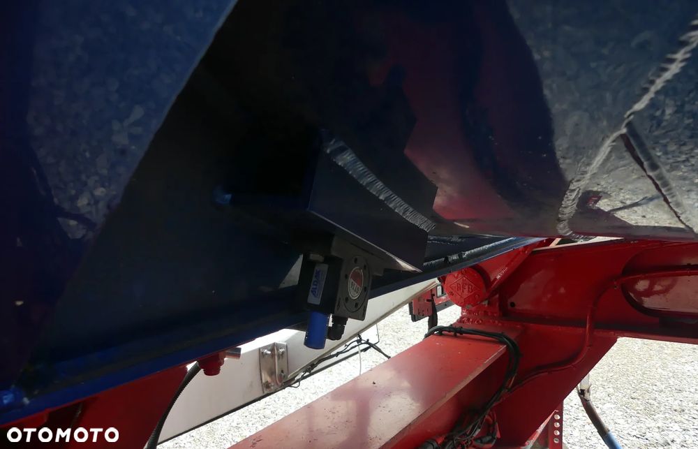 Feldbinder SILOS 60000 / KIPROWANA / OŚ PODNOSZONA / - 15