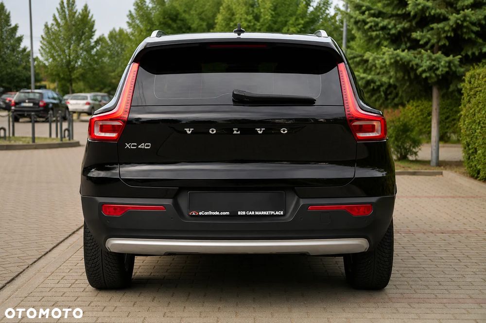 Volvo XC 40 T3 Momentum Pro - 24