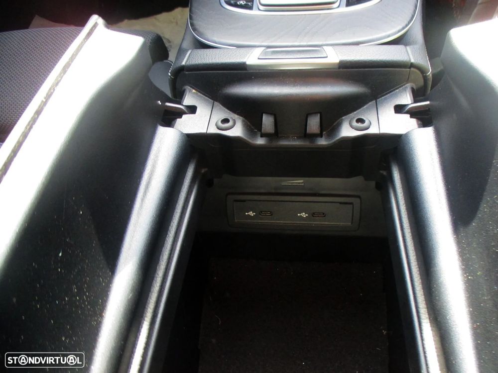 Mercedes-Benz E 220 d Avantgarde+ - 31