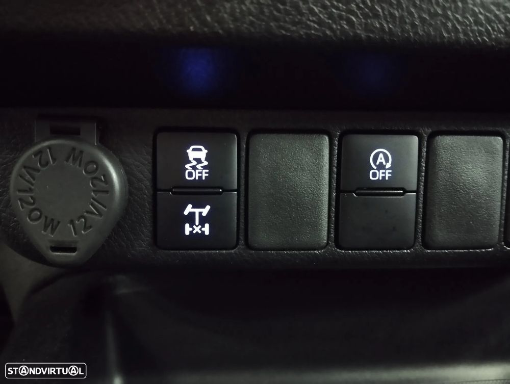 Toyota Hilux 2.4 D-4D 4WD CD CM - 24