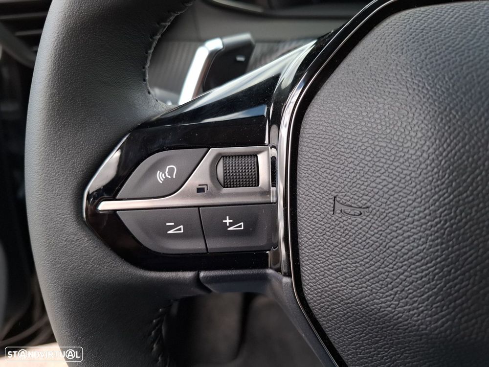 Peugeot 208 1.2 Hybrid Allure e-DCS6 - 15