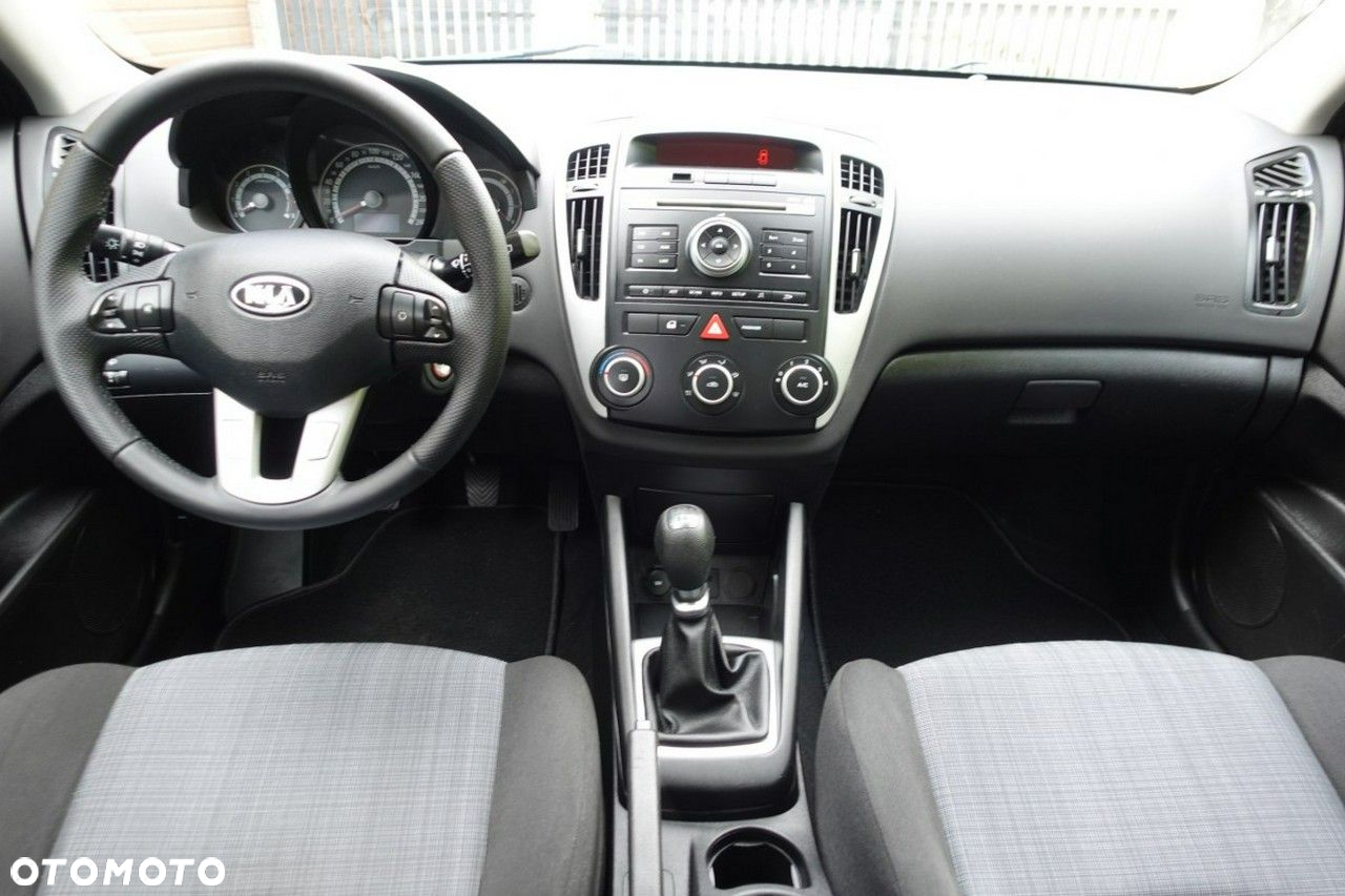 Kia Ceed - 13