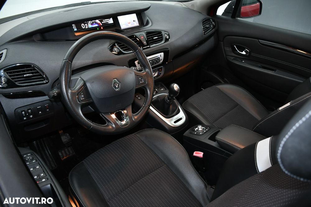 Renault Grand Scenic ENERGY dCi 130 Start & Stop Bose Edition - 21