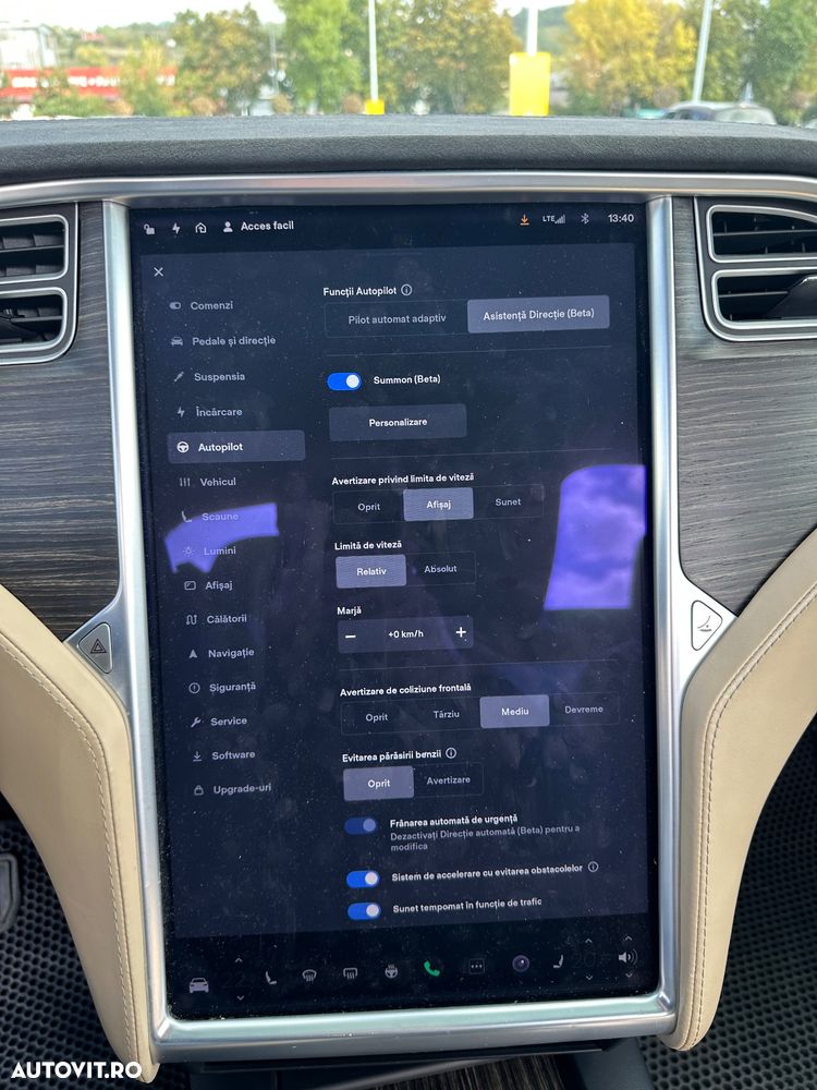 Tesla Model X - 10