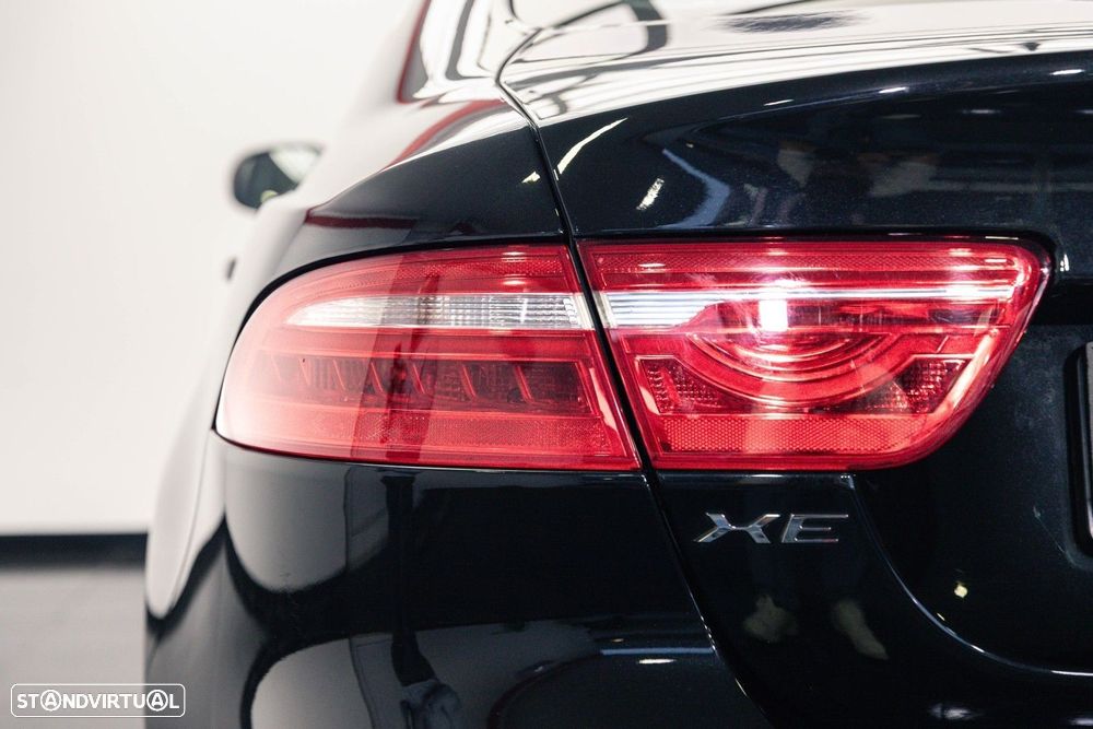 Jaguar XE 2.0 D Prestige Aut. - 11