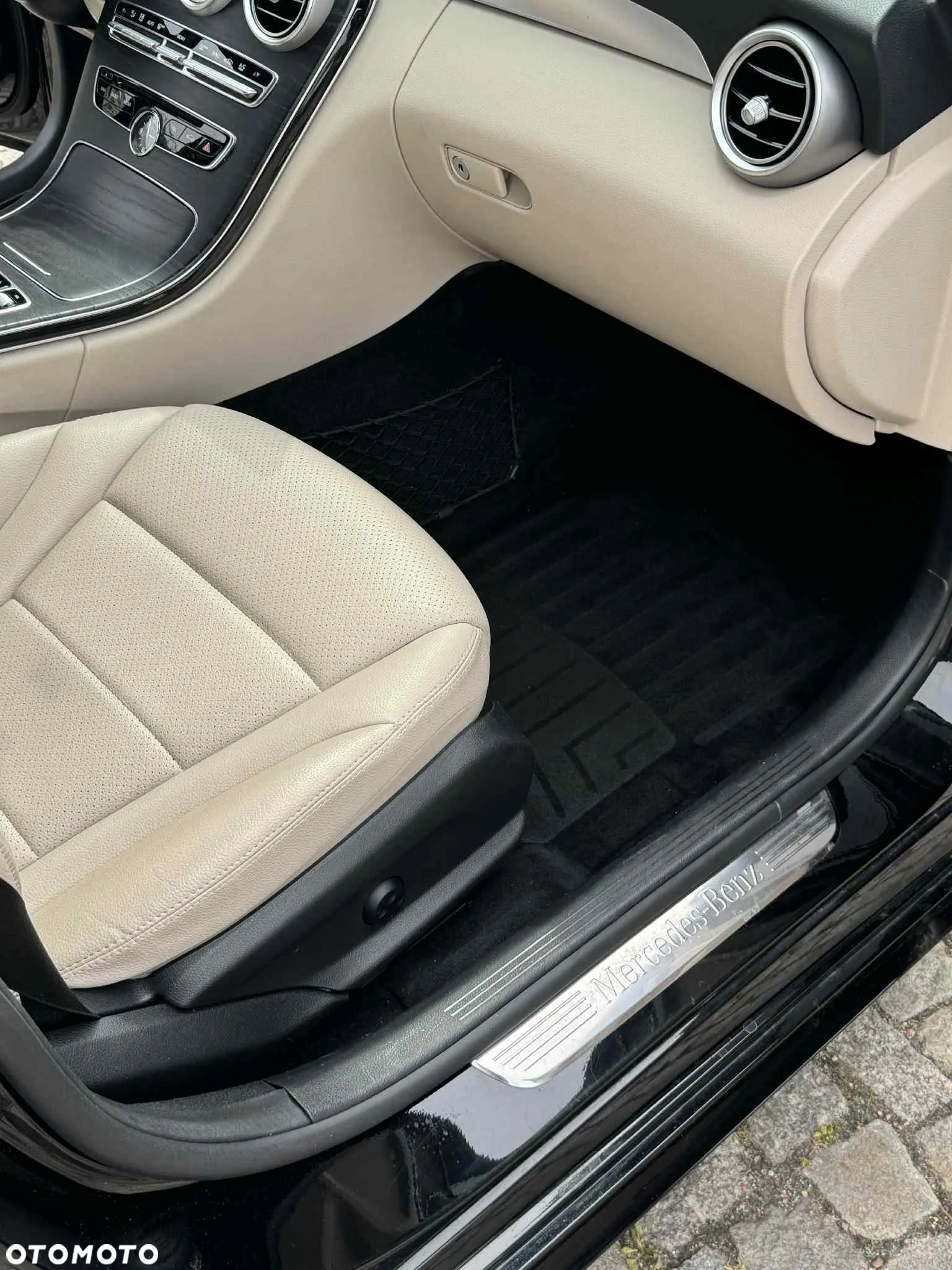 Mercedes-Benz Klasa C 300 4Matic 9G-TRONIC AMG Line - 11