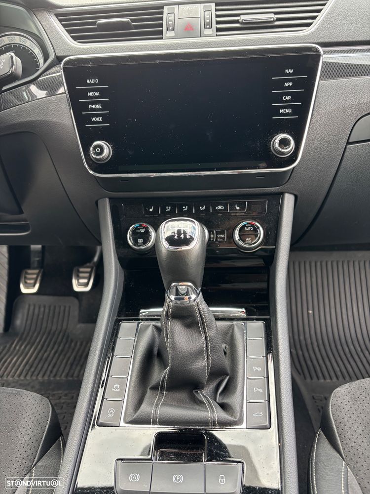 Skoda Superb 2.0 TDI Sportline - 10