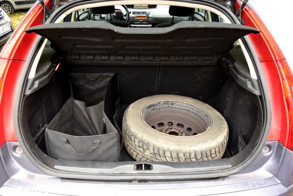 Citroën C4 1.4 16V Style - 9