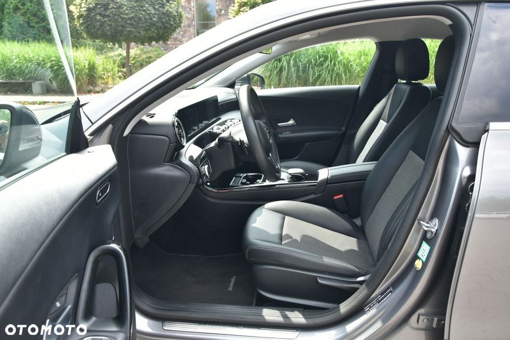 Mercedes-Benz CLA 180 d 7G-DCT - 16