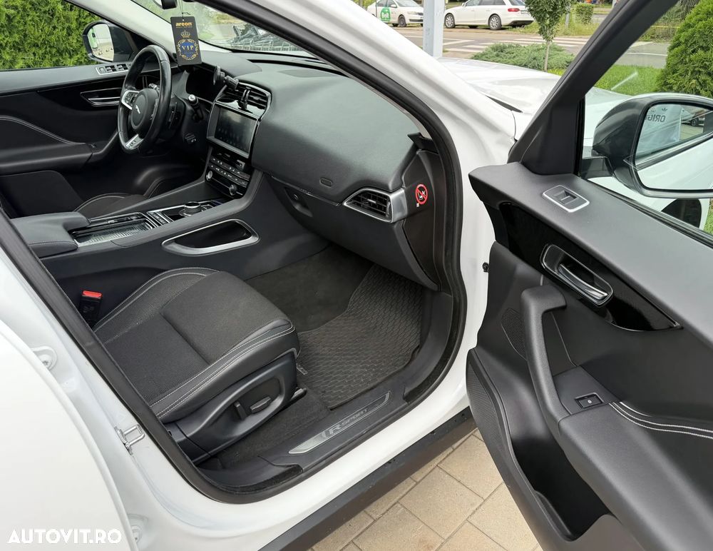 Jaguar F-Pace 20d AWD R-Sport - 13