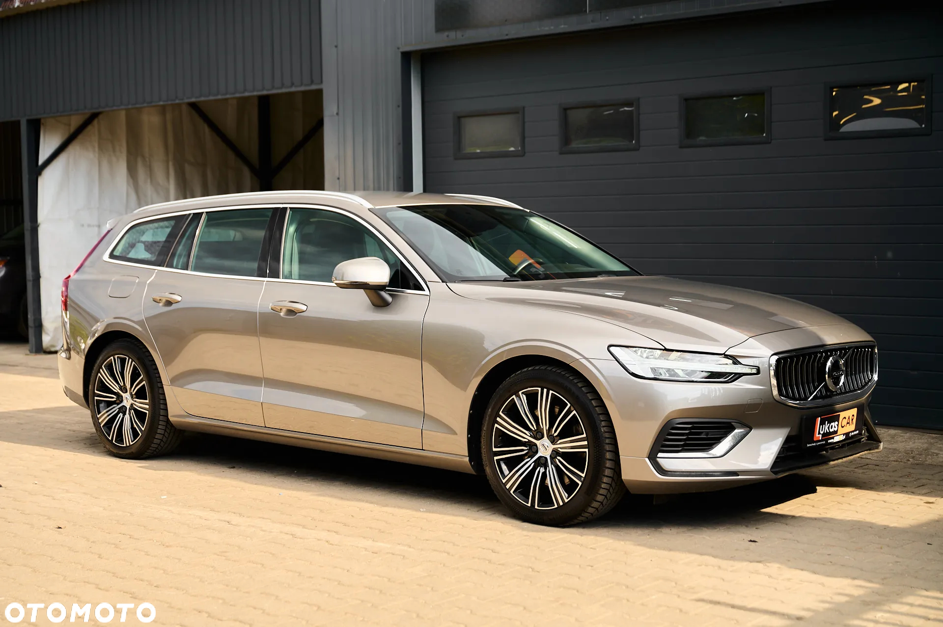 Volvo V60 T6 AWD Plug-In Hybrid Inscription Expression - 6