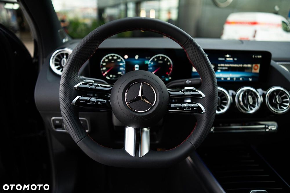 Mercedes-Benz GLA - 18