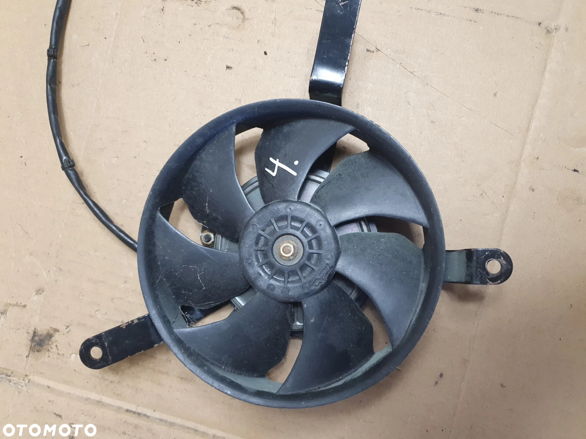 } Yamaha YZF-R6 600 RJ05 / RJ09 (2003 - 2004) Wentylator silniczek wentylatora chłodnicy - 2