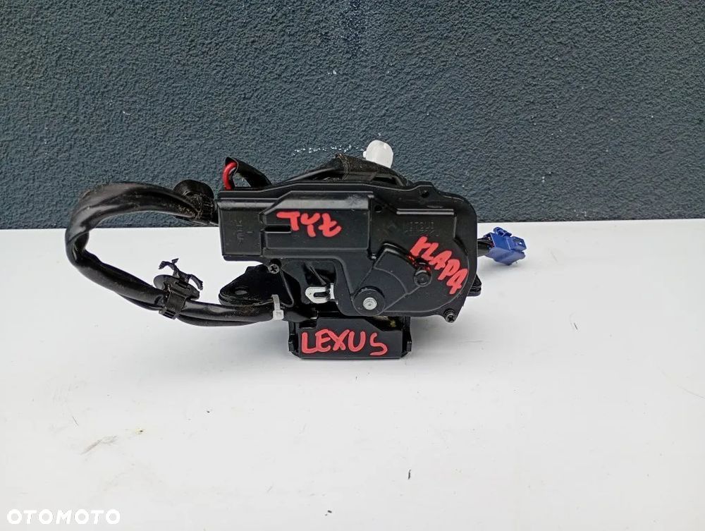 zamek tylny klapy bagażnika tył lexus ct 200h lift 2018r - 1