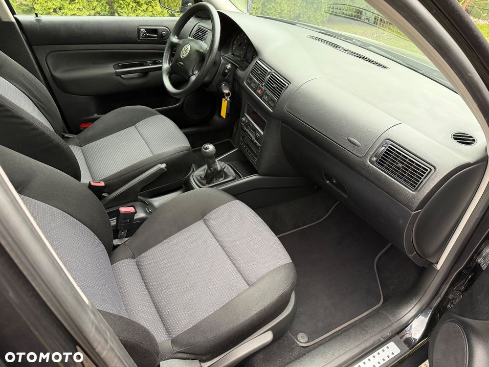 Volkswagen Golf - 6