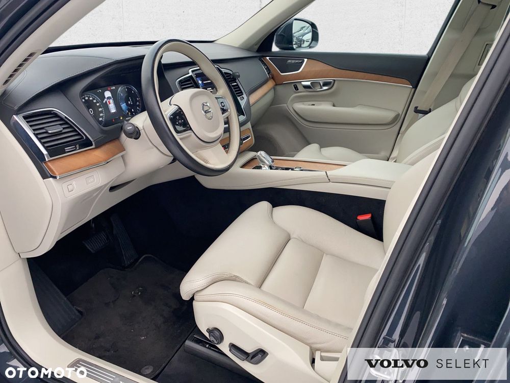 Volvo XC 90 - 9