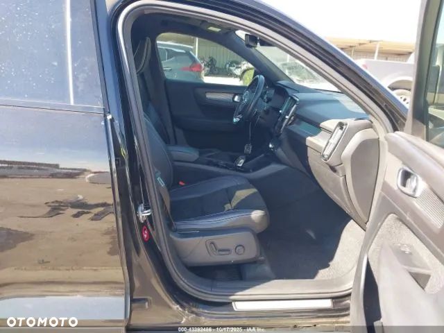 Volvo XC 40 T4 R-Design - 4