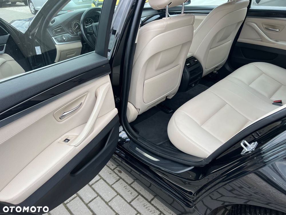 BMW Seria 5 518d Luxury Line - 16