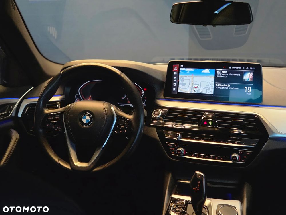 BMW Seria 5 520d xDrive MHEV - 13