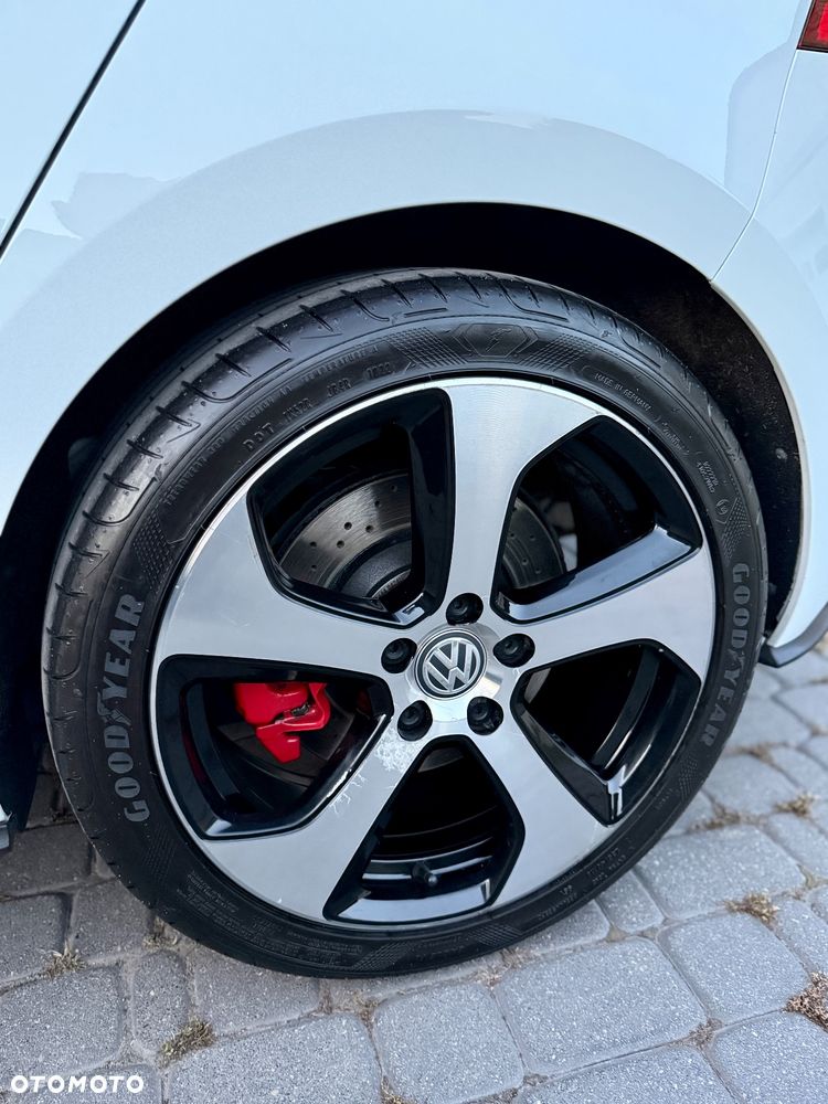 Volkswagen Golf GTI (BlueMotion Technology) DSG Performance - 15