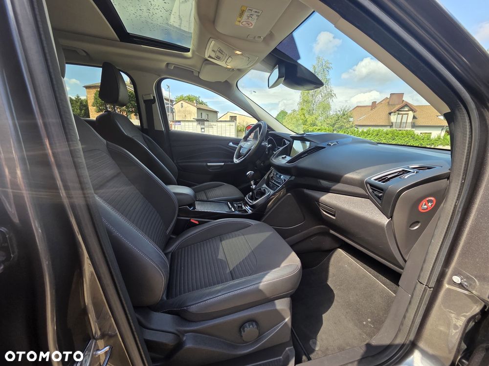 Ford Kuga 2.0 TDCi 2x4 Titanium - 16