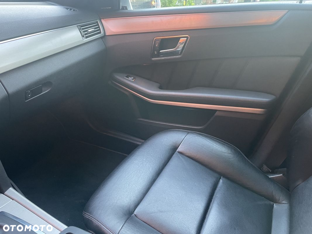 Mercedes-Benz Klasa E 200 T CDI DPF BlueEFFICIENCY Automatik Avantgarde - 19