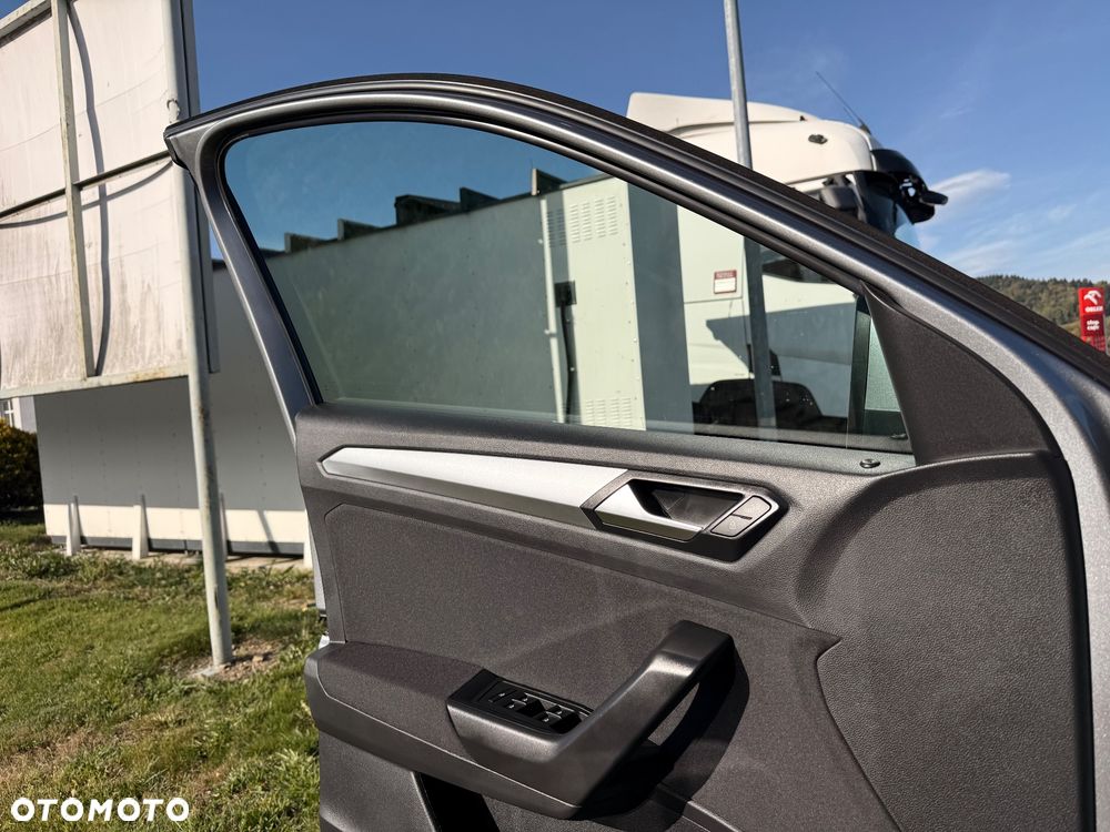 Volkswagen T-Roc - 13